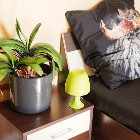 - 3-Bedroom Apartment Luxury: Central & Spacious In Duisburg & Big Tv And Kitchen - Luaran gambar