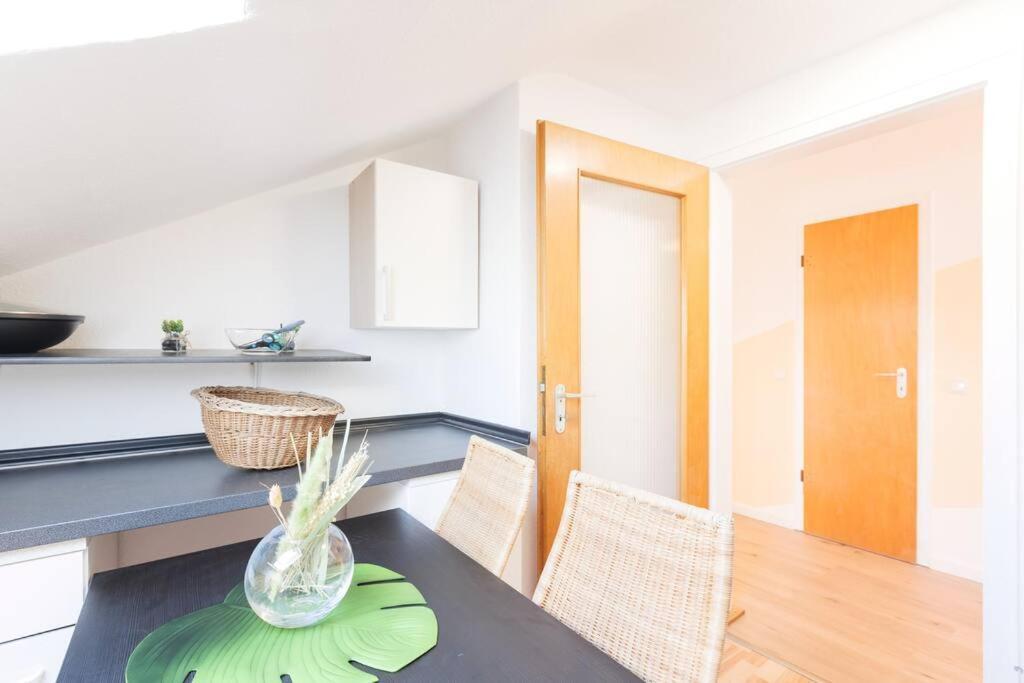 - 3-Bedroom Apartment Luxury: Central & Spacious In Duisburg & Big Tv And Kitchen - Luaran gambar