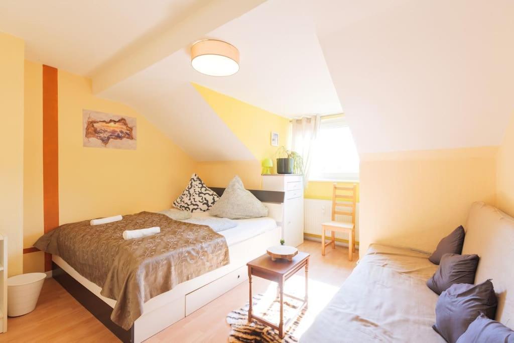 - 3-Bedroom Apartment Luxury: Central & Spacious In Duisburg & Big Tv And Kitchen - Luaran gambar